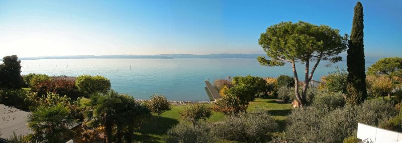 Double or Twin Room with Lake View image 4