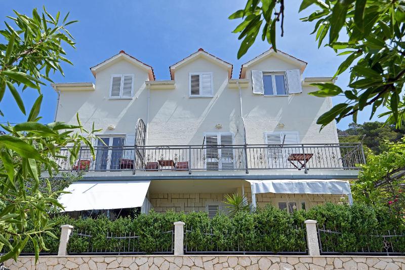 One-Bedroom Apartment with Terrace image 2