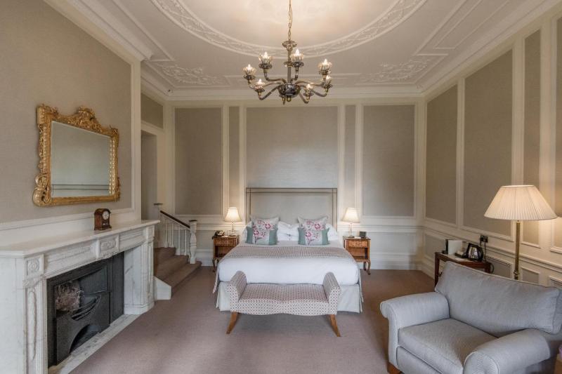 Mansion Suite image 2