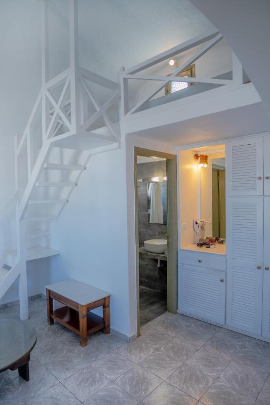 Standard Double or Twin Room with Sea View image 3