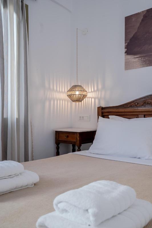 Standard Double Room image 4