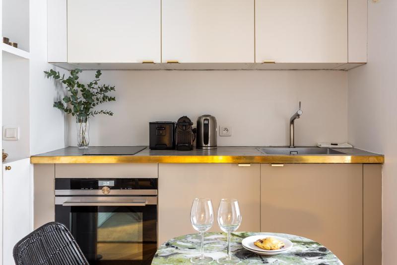 One-Bedroom Apartment image 4