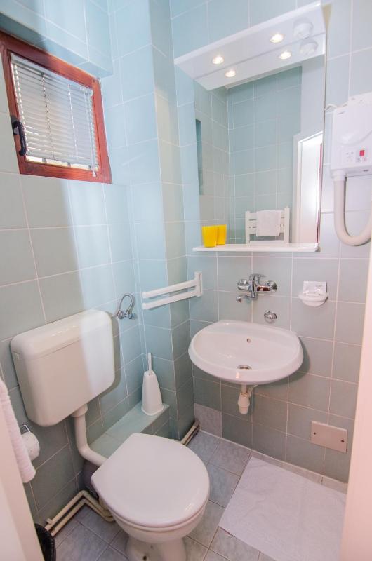 Single Room image 3