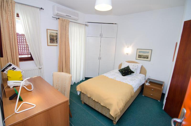 Single Room image 2