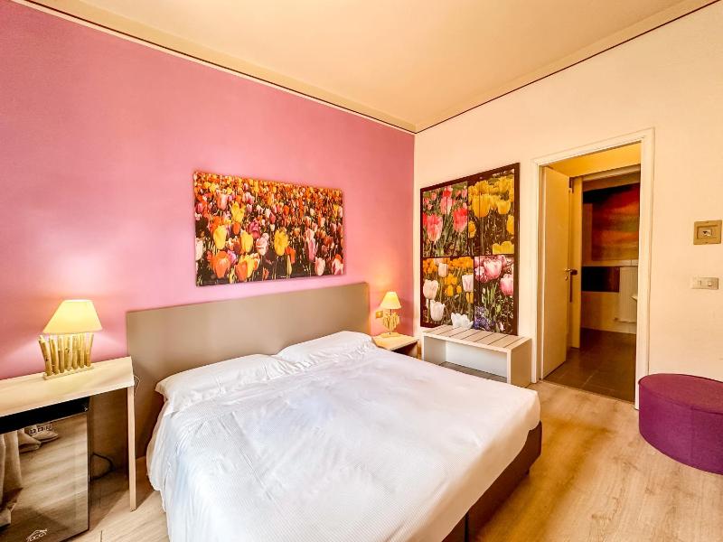 Double Room image 4