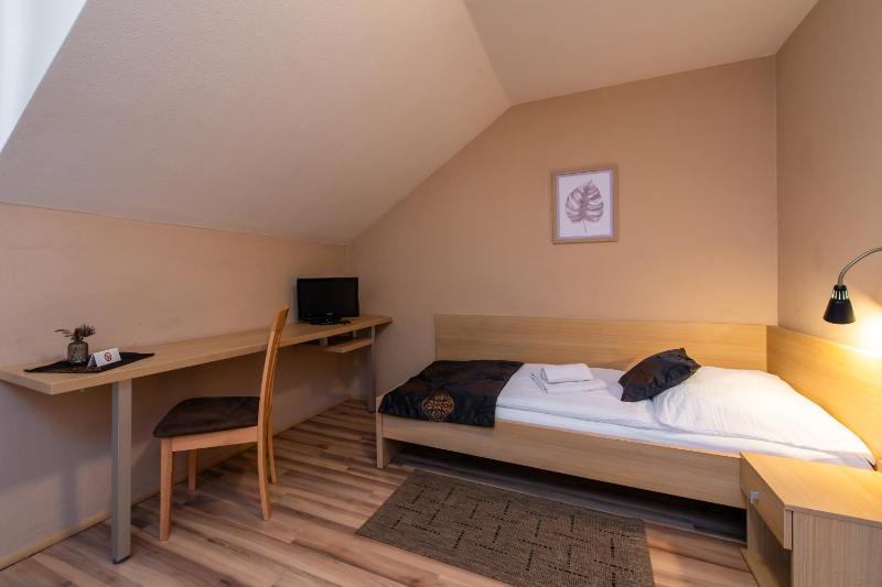 Standard Twin Room image 1