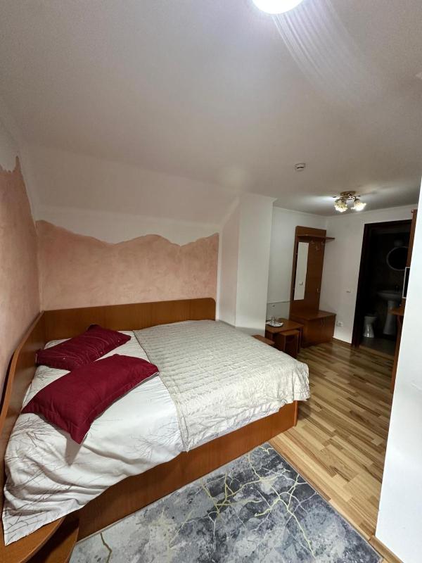 Double Room image 4