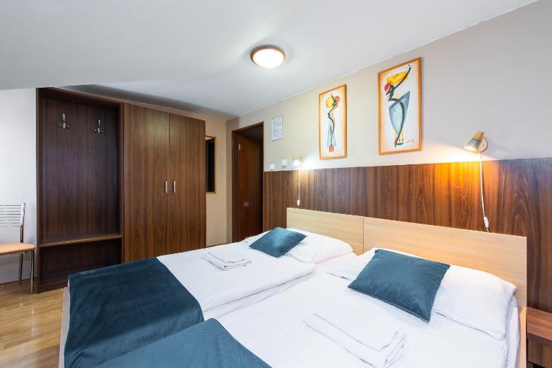 Double or Twin Room image 3