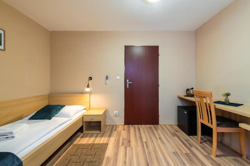 Single Room image 3