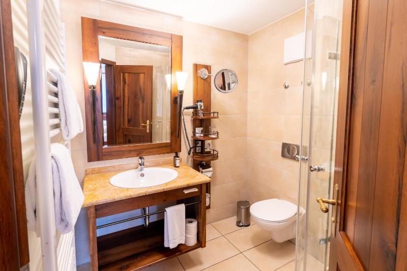 Double Room image 3