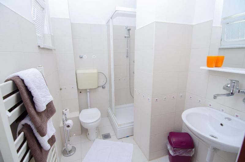 Double Room image 3