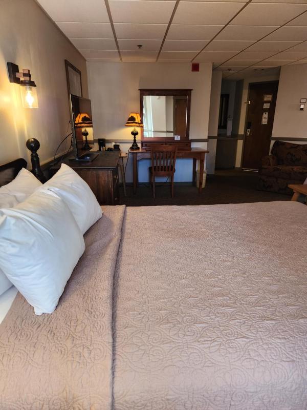 Standard Queen Room image 1