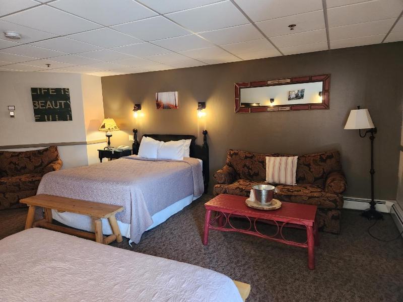Standard Queen Room image 3