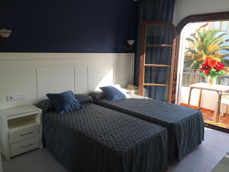 Double or Twin Room image 4