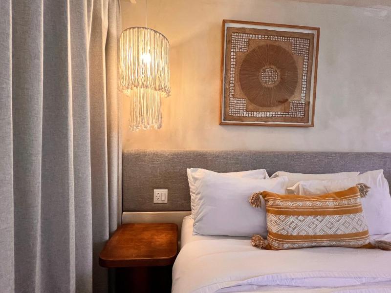 Two Queen Beds with Wet Bar image 3
