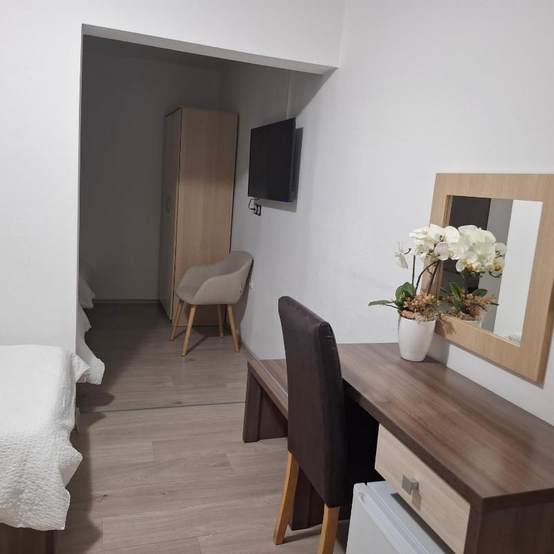 Quadruple Room image 2