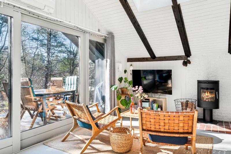 Enjoy The Peace And Charm Of This Cosy Little Holiday Home Surrounded By Forest And Nature Close To Ebeltoft And Family Attractions - image 5