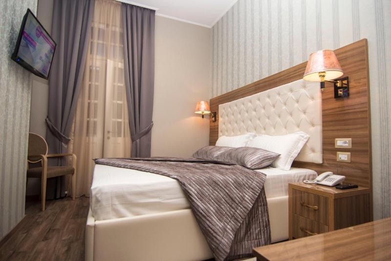 Double or Twin Room image 3