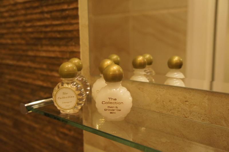Triple Room - Private Bathroom image 4