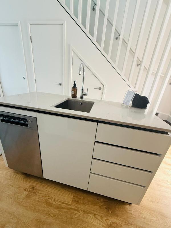 Stylish 2 bedrooms townhouse in central Wellington - image 6