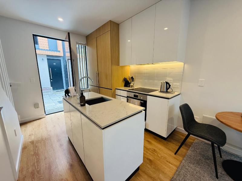 Stylish 2 bedrooms townhouse in central Wellington - image 16