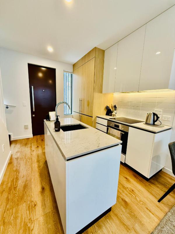 Stylish 2 bedrooms townhouse in central Wellington - image 15