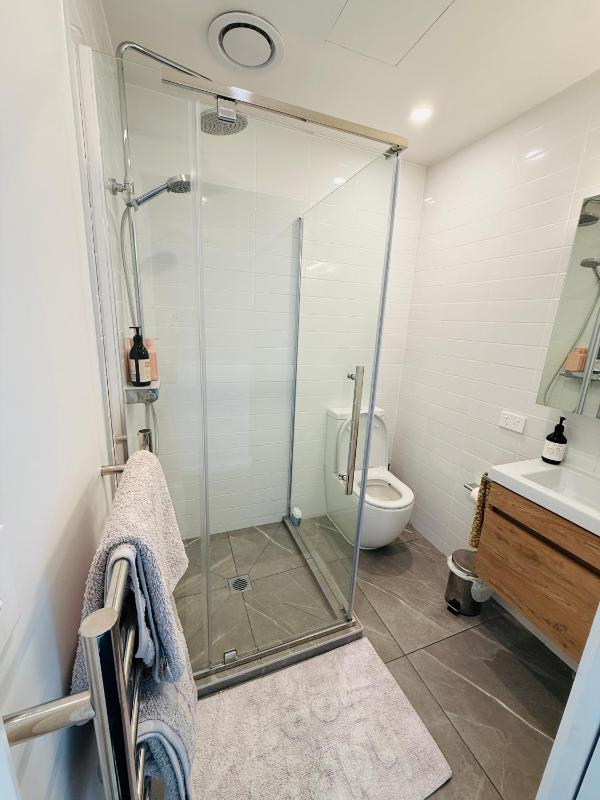 Stylish 2 bedrooms townhouse in central Wellington with a free car park - image 6
