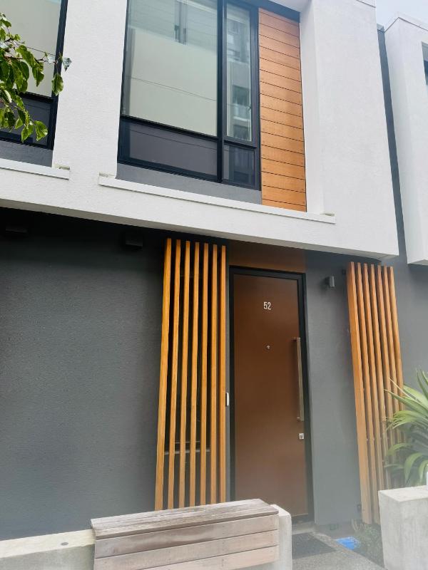 Stylish 2 bedrooms townhouse in central Wellington with a free car park - image 10