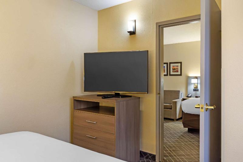 Superior King Suite - Non-Smoking image 3