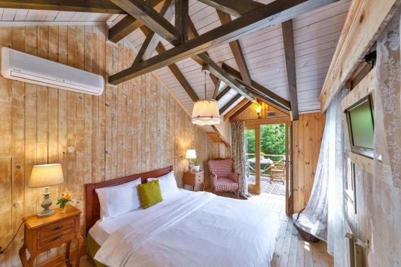 Bungalow with Patio image 4