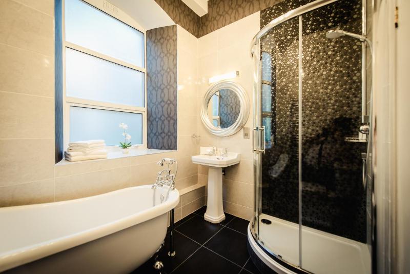 Hotel Isaacs Cork City - image 9