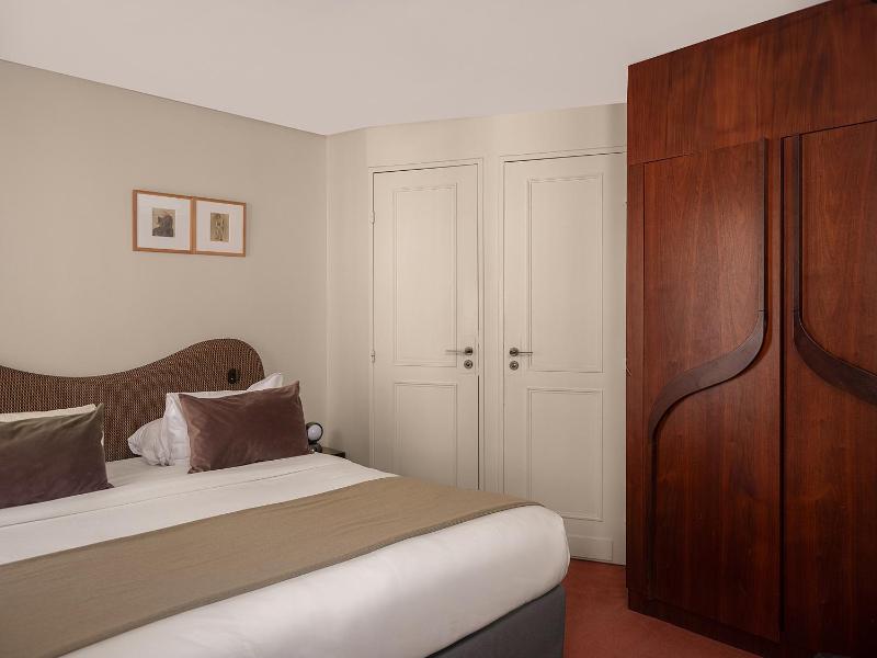 Deluxe Double Room image 3
