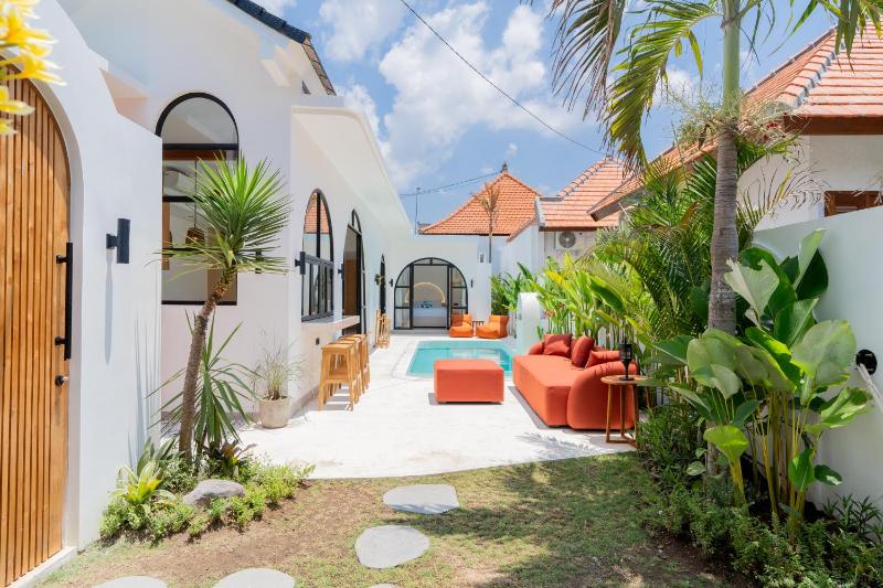 Casa Kaplan - 2BR Villa in Kedungu - image 1