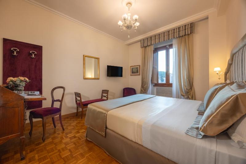 Deluxe Double or Twin Room with View image 2