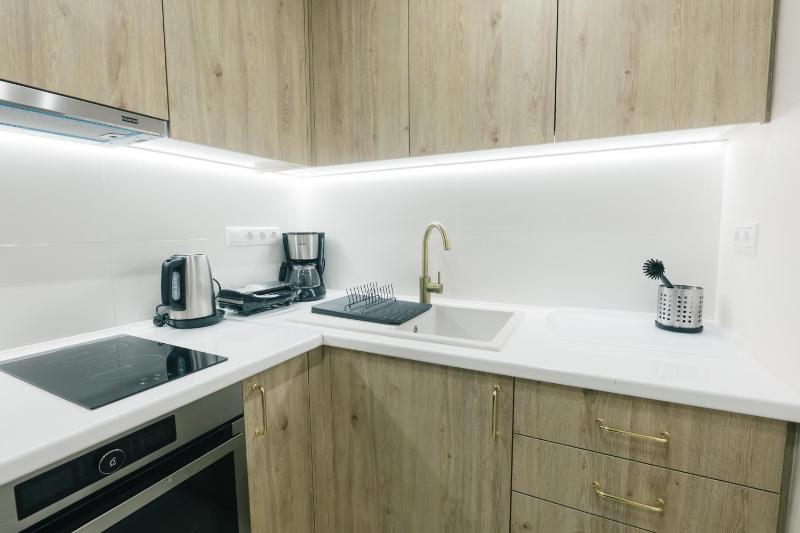 Cozy koukaki apartment - image 15