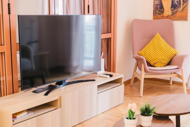 Cozy koukaki apartment - image 10
