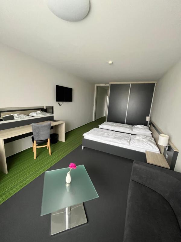 Standard Double or Twin Room image 4