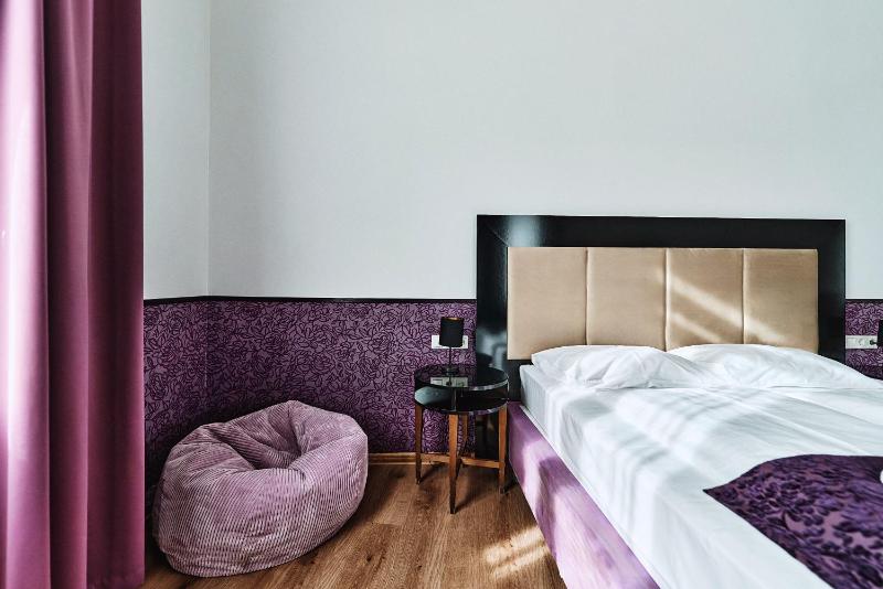 Superior Quadruple Room image 3