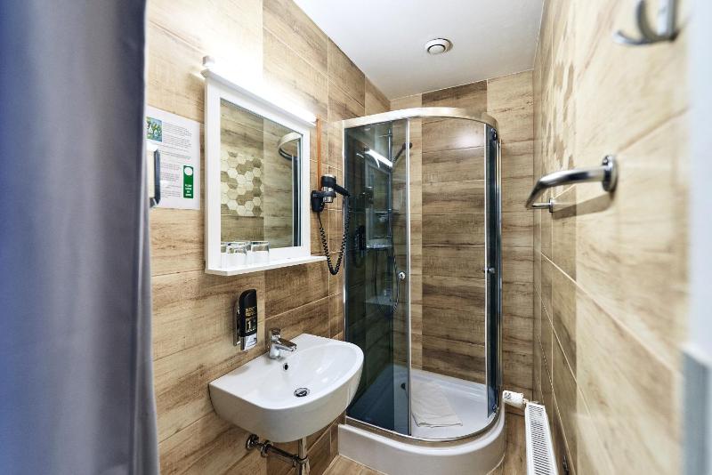 Standard Triple Room image 3