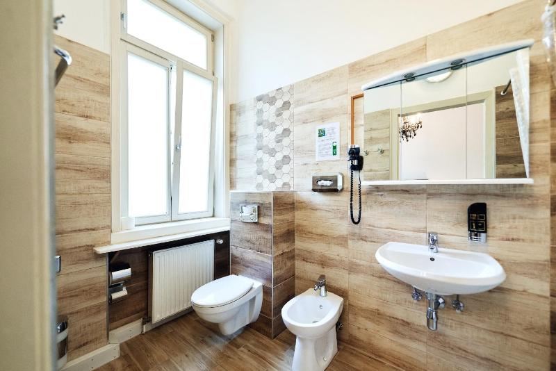 Comfort Triple Room image 2