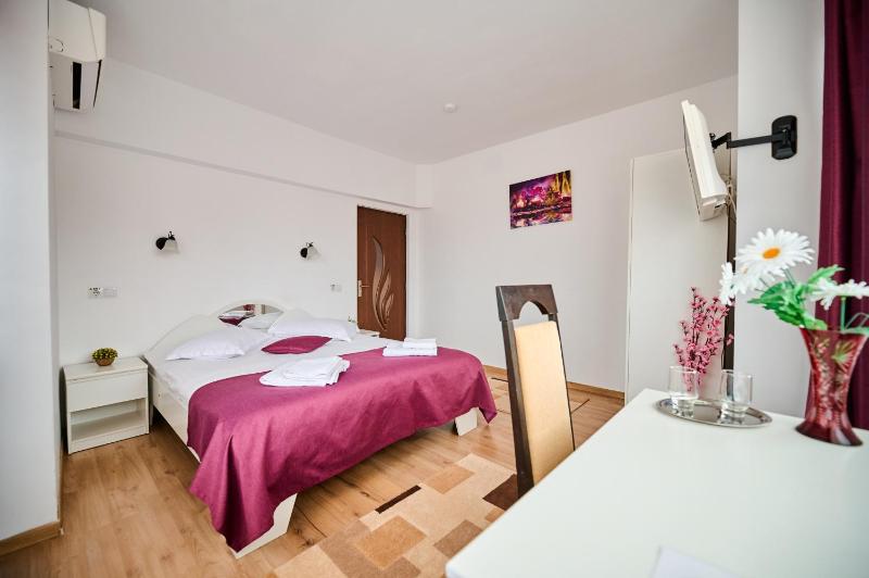 Double Room image 1