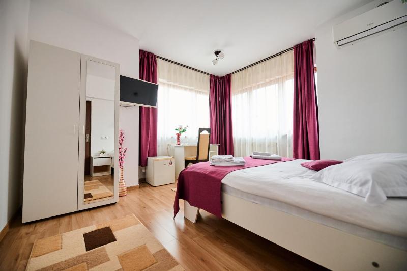 Double Room image 4