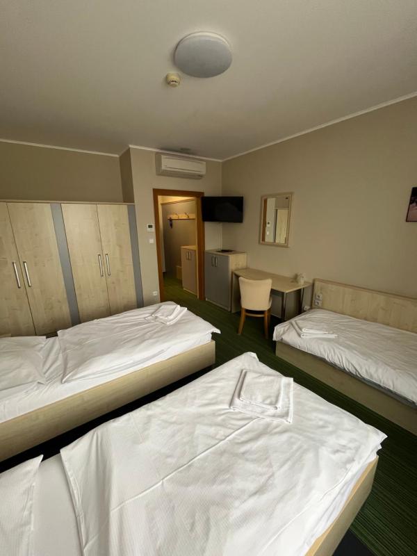 Standard Triple Room image 4
