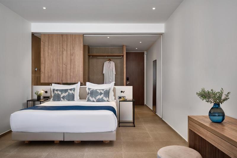 Junior Suite with Garden View image 3