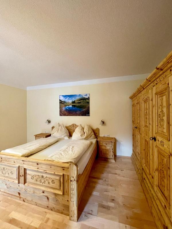 One-Bedroom Apartment with Garden image 2