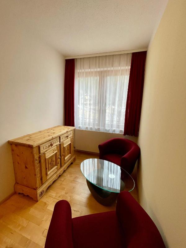 One-Bedroom Apartment with Garden image 4