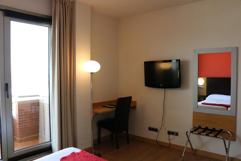 Superior Twin Room with Sea View image 3