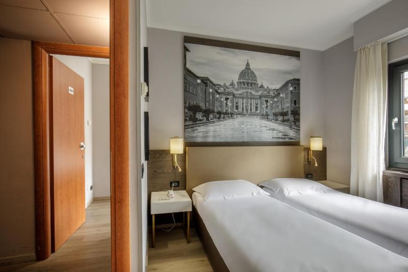 Standard Family Room image 2