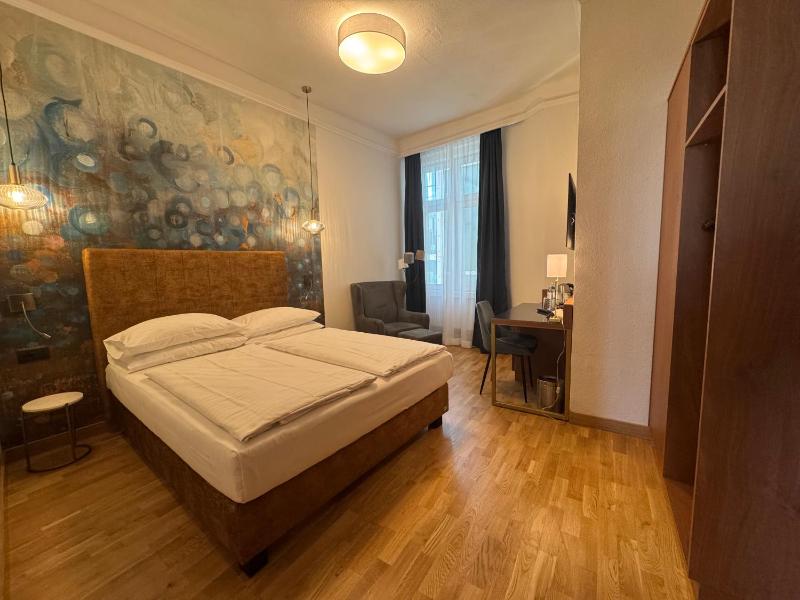 Classic Double Room image 1
