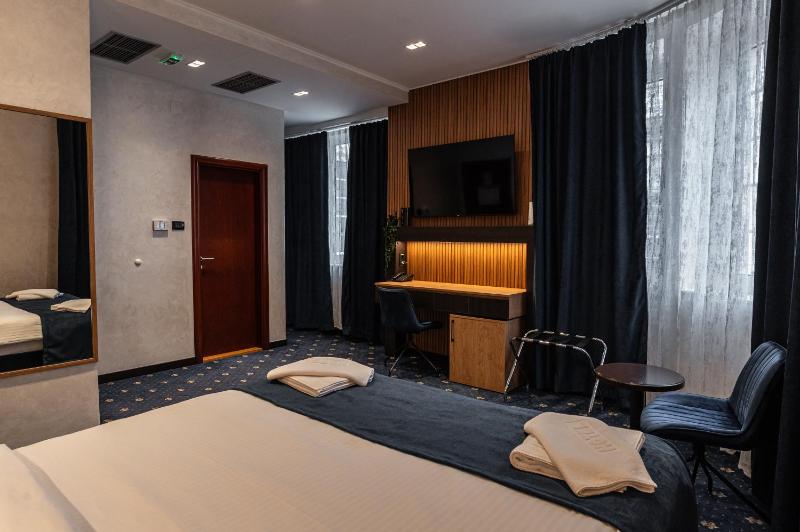 Deluxe Double Room image 4